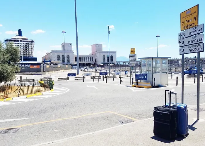 Alojamento de Acomodação e Pequeno-almoço Maschio Angioino 4*