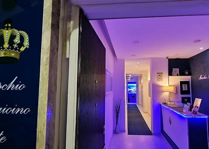 Alojamento de Acomodação e Pequeno-almoço Maschio Angioino